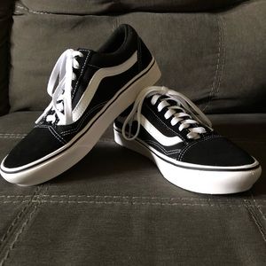 comfy old skool vans…size 7 in women